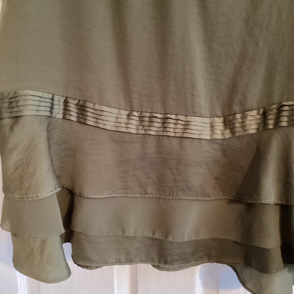 Banana Republic Tiered Ruffle Sleeveless Top, Medium, EUC - Picture 5 of 5